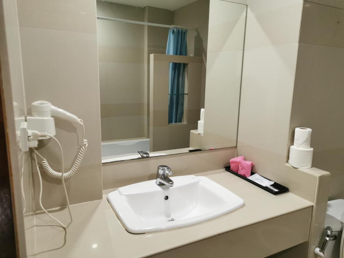 Morakot Twin Chumphon Hotel Екстериор снимка