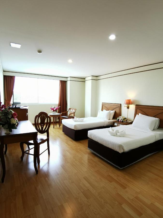 Morakot Twin Chumphon Hotel Екстериор снимка
