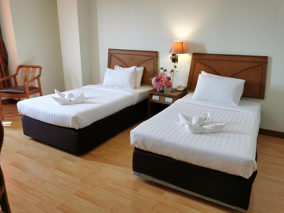 Morakot Twin Chumphon Hotel Екстериор снимка