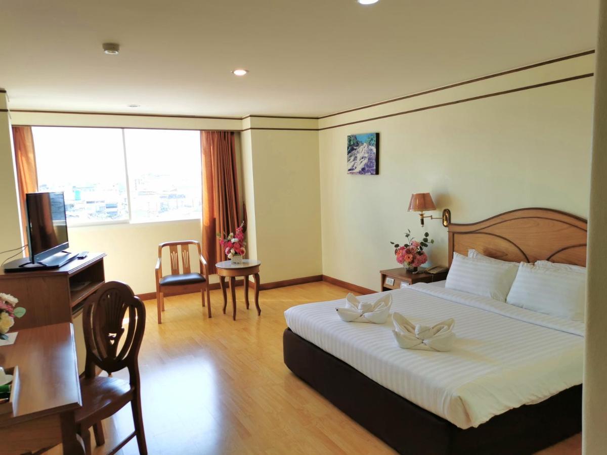 Morakot Twin Chumphon Hotel Екстериор снимка