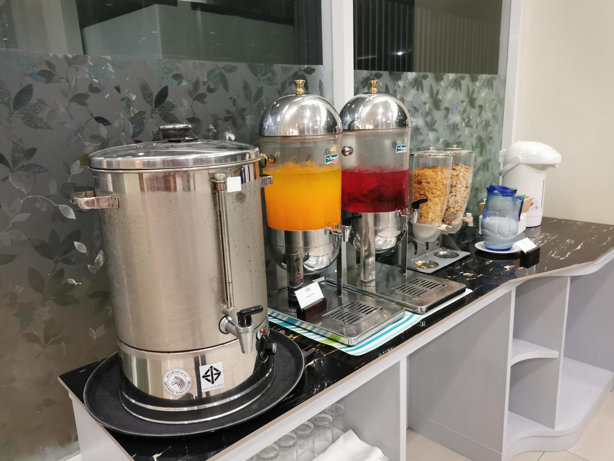 Morakot Twin Chumphon Hotel Екстериор снимка