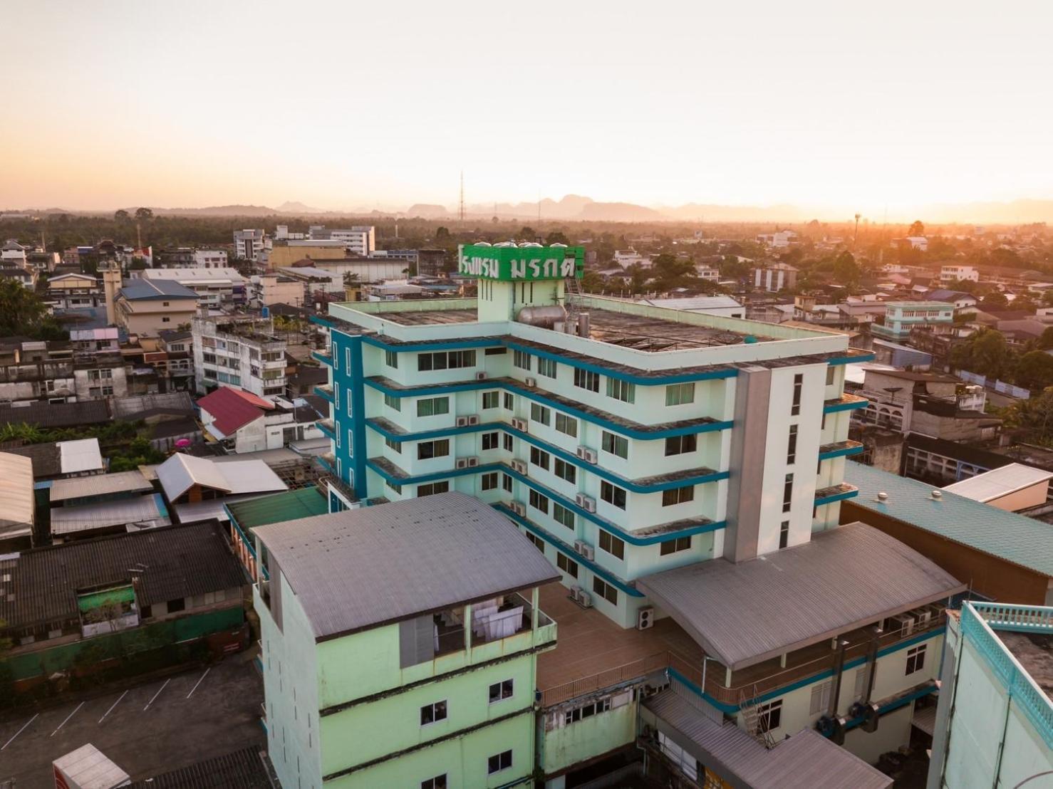 Morakot Twin Chumphon Hotel Екстериор снимка