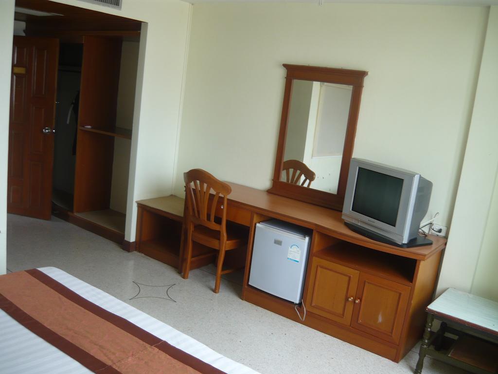 Morakot Twin Chumphon Hotel Стая снимка