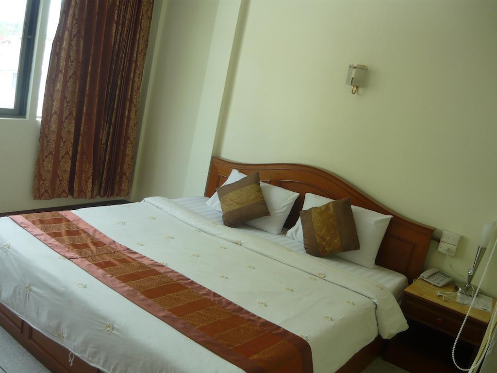Morakot Twin Chumphon Hotel Стая снимка