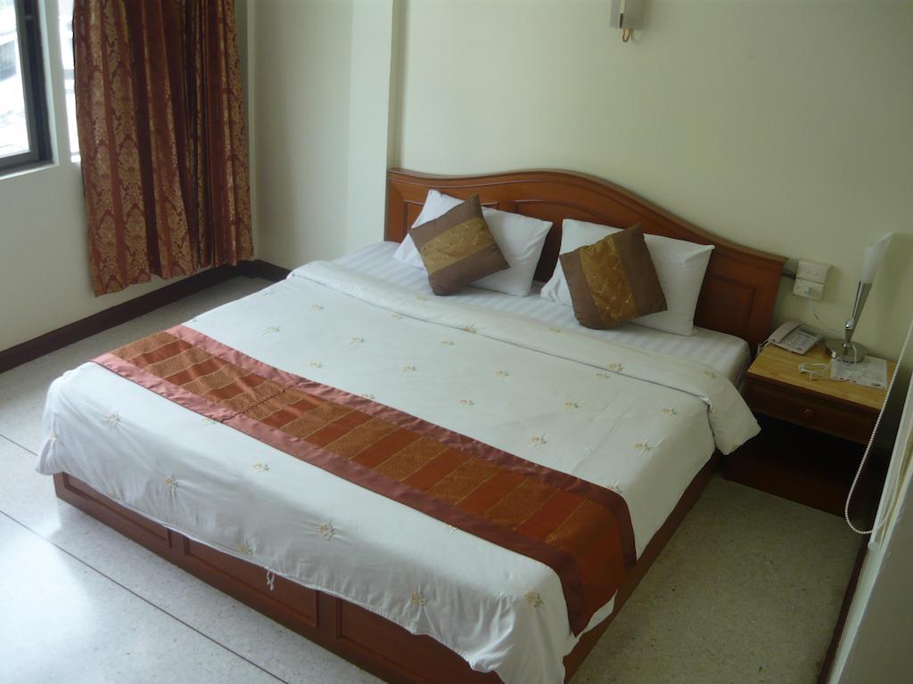 Morakot Twin Chumphon Hotel Стая снимка