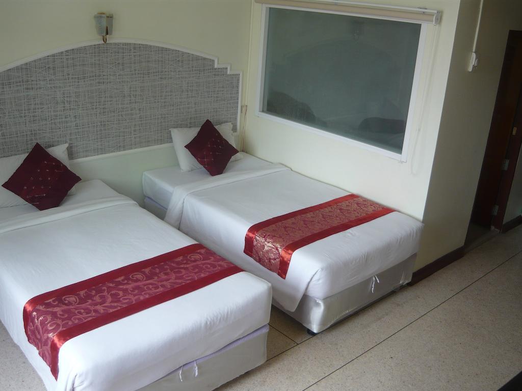 Morakot Twin Chumphon Hotel Екстериор снимка