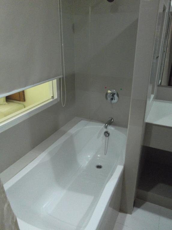 Morakot Twin Chumphon Hotel Стая снимка
