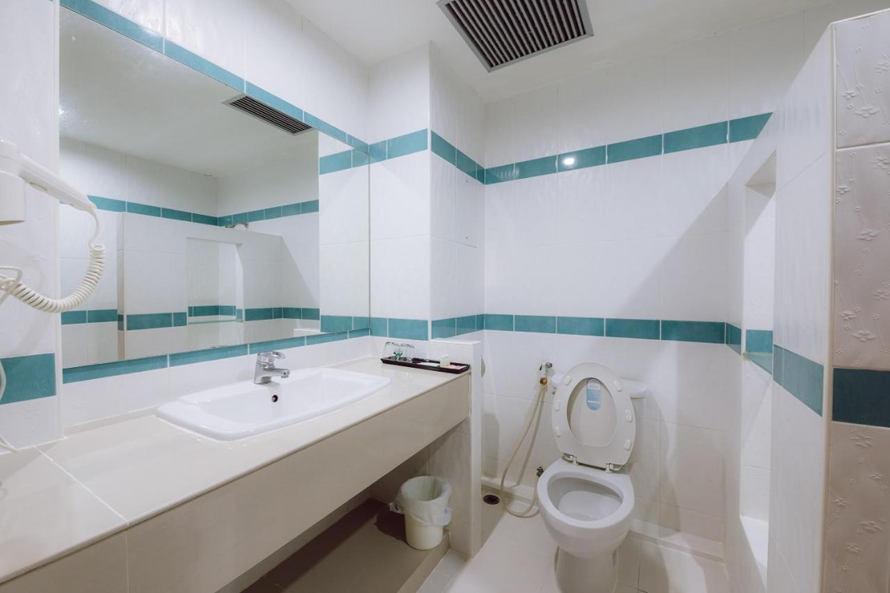 Morakot Twin Chumphon Hotel Екстериор снимка